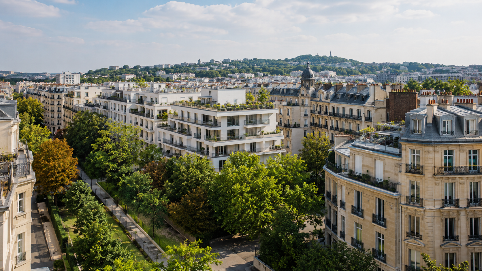 Écosystème immobilier Pierre Invest dans l’Ouest parisien Vue panoramique d’un quartier résidentiel élégant de l’Ouest parisien avec immeubles haussmanniens, résidence contemporaine, rues arborées et espaces verts.